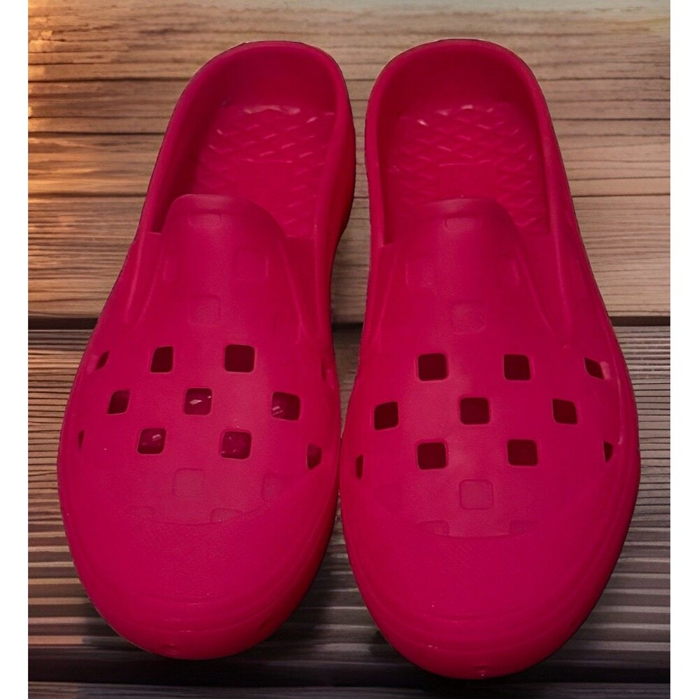 EUC Vans Slip-On TRK Hot Pink Water Shoes Clogs M5 W6.5 VN0A5HF8BLL